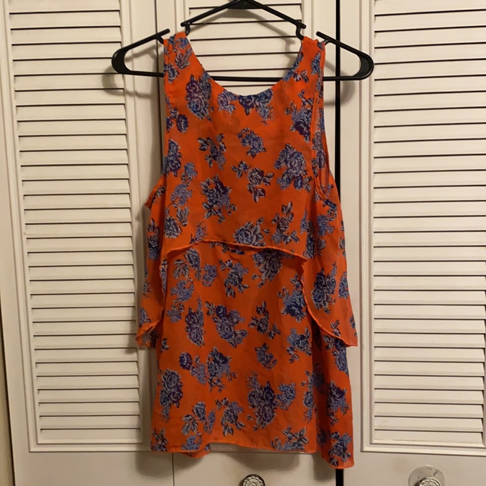 🧡Silky, sheer floral blouse.🧡